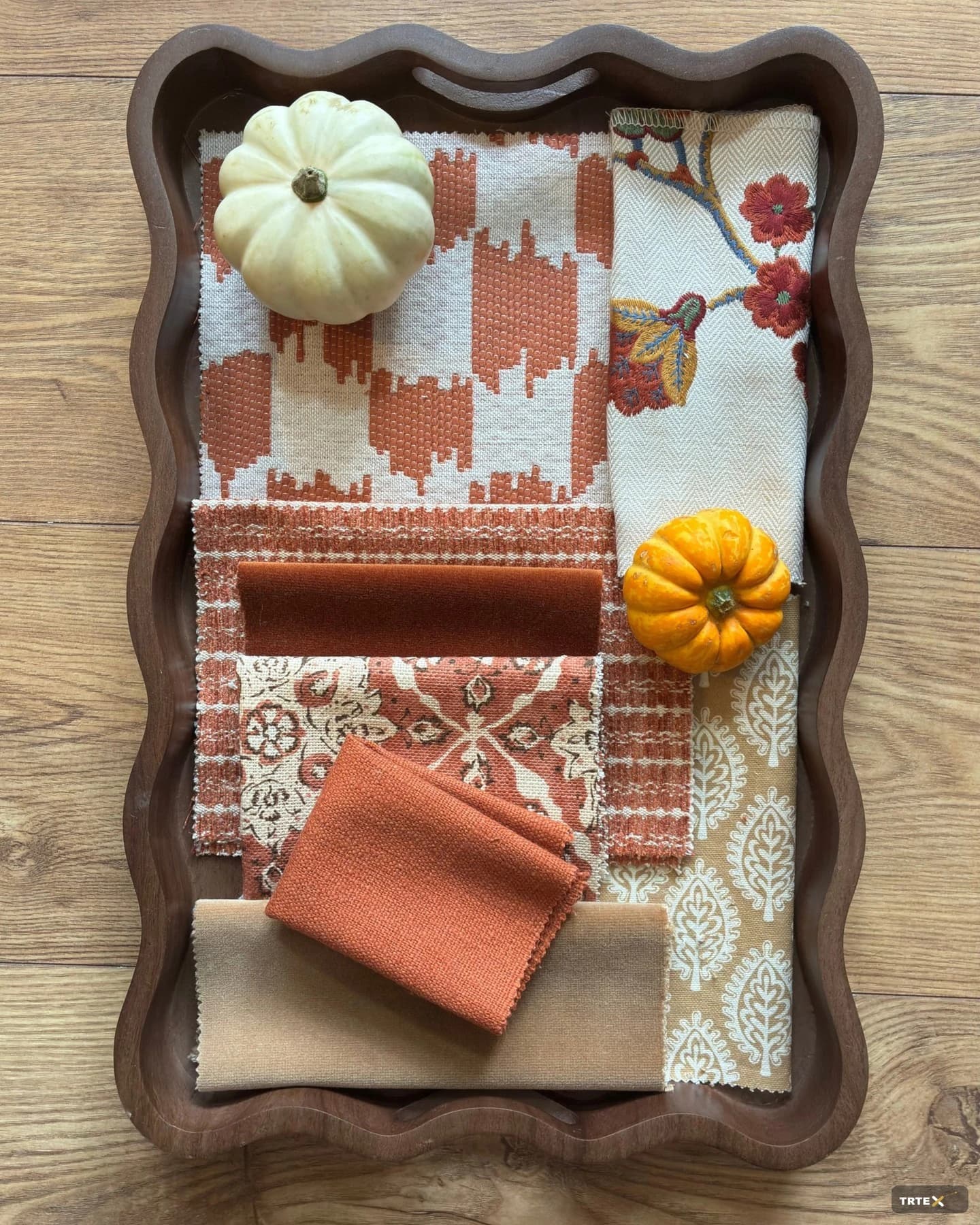 ILIV, jacquard Odisha Ikat kumaşını sezonluk renk paletiyle gösterdi