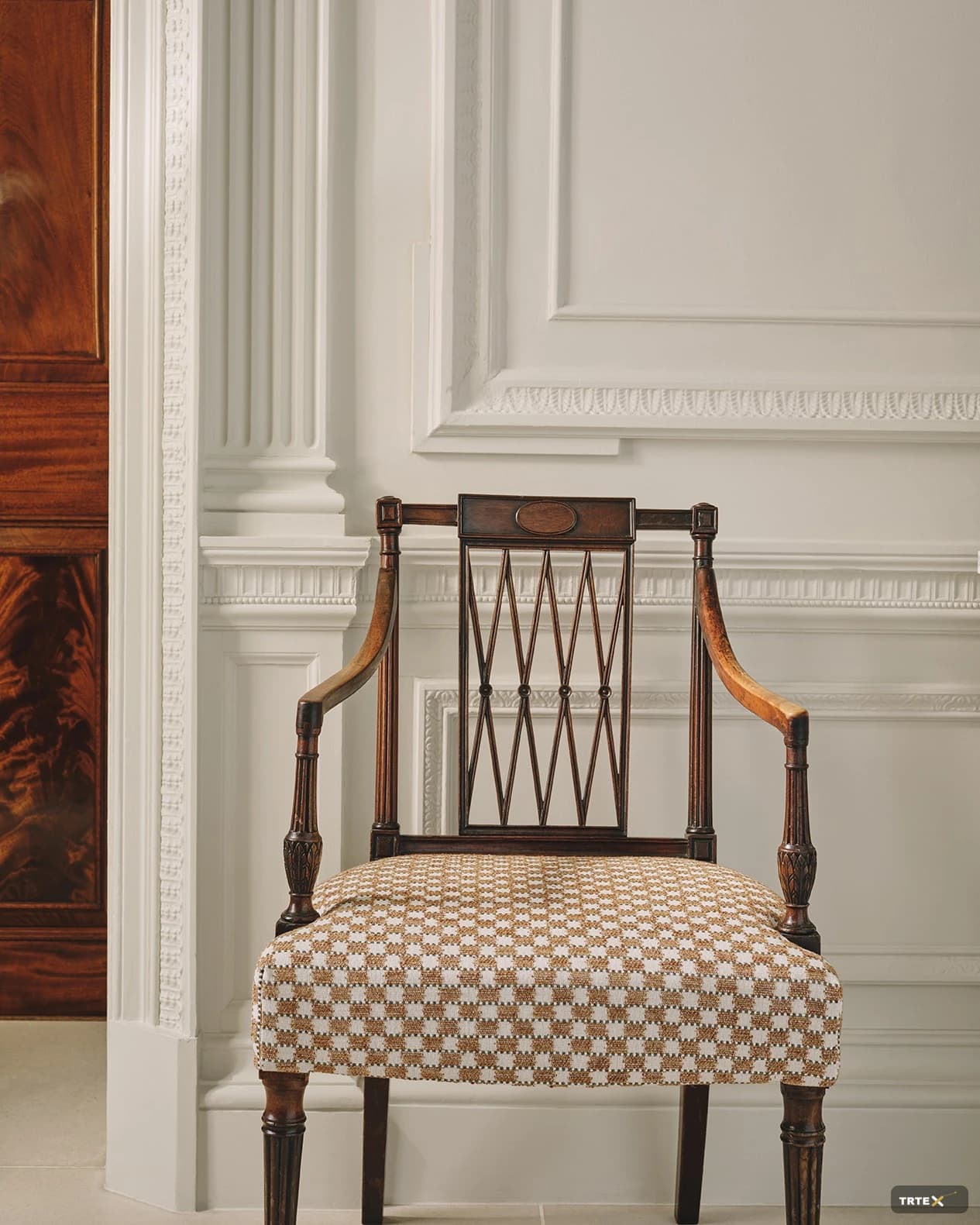 Colefax and Fowler, ikat detaylı Harbury döşemelik kumaşını paylaştı